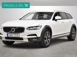 Vit Begagnad 2018 Volvo V90 CC Momentum Kombi | 268 700 kr (Marknadspris)