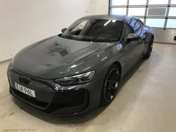 Grå Begagnad 2024 Audi e-tron Performance SUV | 1 675 000 kr