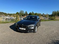 Grå Begagnad 2019 BMW 118 M Sport Halvkombi | 200 000 kr (Marknadspris)