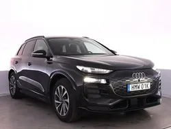 Svart Begagnad 2025 Audi Q6 e-tron Proline SUV | 699 000 kr