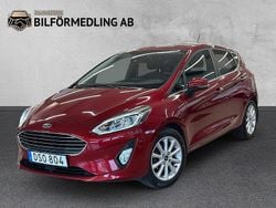 Röd Begagnad 2017 Ford Fiesta Titanium Halvkombi | 114 700 kr (Marknadspris)