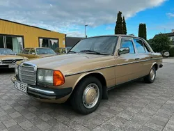 Ljusbrun Begagnad 1983 Mercedes E230 Sedan | 189 900 kr