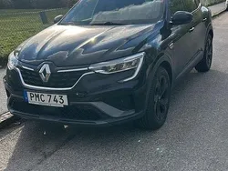 Svart Begagnad 2022 Renault Arkana SUV | 239 000 kr (Marknadspris)