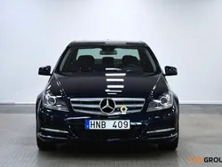 Mörkblå (blå) Begagnad 2012 Mercedes C180 Avantgarde Sedan | 164 900 kr (Marknadspris)