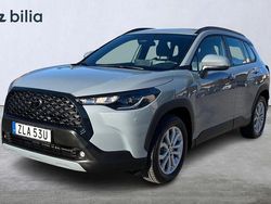 Grå Begagnad 2024 Toyota Corolla Cross Active SUV | 389 900 kr (Marknadspris)