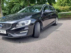 Svart Begagnad 2016 Volvo V60 Summum Kombi | 179 000 kr (Marknadspris)