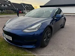 Blå Begagnad 2021 Tesla Model 3 Long Range Sedan | 239 000 kr (Superpris)