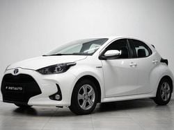 Vit Begagnad 2020 Toyota Yaris Hybrid Active Halvkombi | 184 900 kr (Marknadspris)