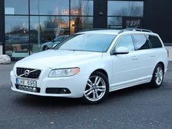 Vit Begagnad 2013 Volvo V70 Momentum Kombi | 99 900 kr (Marknadspris)