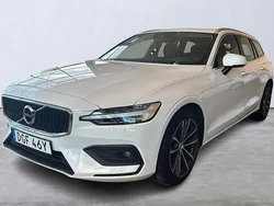 Vit Begagnad 2020 Volvo V60 Momentum Kombi | 265 000 kr (Marknadspris)