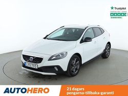 Vit Begagnad 2015 Volvo V40 CC Momentum Kombi | 131 000 kr (Marknadspris)