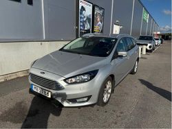 Grå Begagnad 2016 Ford Focus Titanium Kombi | 99 000 kr (Marknadspris)