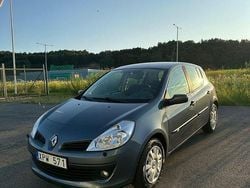 Blå Begagnad 2006 Renault Clio R.S. Halvkombi | 30 000 kr (Marknadspris)