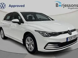 Vit Begagnad 2021 VW Golf VIII Life Halvkombi | 209 000 kr (Bra pris)
