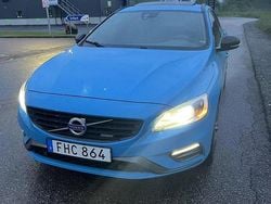 Blå Begagnad 2014 Volvo V60 R-Design Kombi | 175 000 kr (Lite dyr)