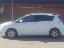 Vit Begagnad 2010 Toyota Verso Minibuss | 49 000 kr (Marknadspris)