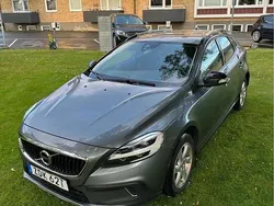 Grå Begagnad 2019 Volvo V40 CC Kinetic Kombi | 202 000 kr (Marknadspris)