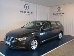 Mörkgrå Begagnad 2023 VW Passat Business Kombi | 298 800 kr (Marknadspris)