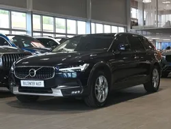 Mörkblå Begagnad 2019 Volvo V90 CC SE Kombi | 219 000 kr (Marknadspris)