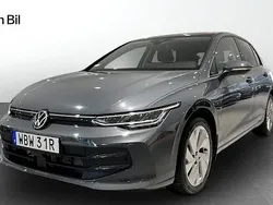Mörkgrå (dolphin grey metallic) Ny 2025 VW Golf VIII Life Kombi | 284 900 kr (Superpris)