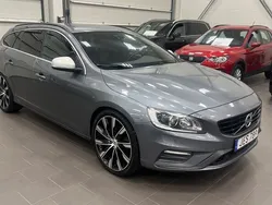 Grå Begagnad 2016 Volvo V60 R-Design Kombi | 177 900 kr (Dyr)