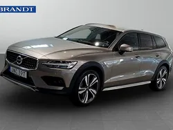 Begagnad 2019 Volvo V60 CC Kombi | 309 900 kr (Dyr)