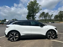Vit Begagnad 2023 Renault Mégane Halvkombi | 279 000 kr (Marknadspris)