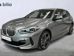 Grå Begagnad 2024 BMW 118 M Sport Halvkombi | 314 900 kr (Lite dyr)