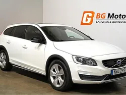 Vit Begagnad 2015 Volvo V60 CC Summum Kombi | 167 900 kr (Dyr)