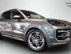 Grå Begagnad 2025 Porsche Cayenne SUV | 1 295 000 kr (Marknadspris)