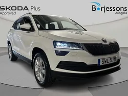 Vit Begagnad 2022 Skoda Karoq Style SUV | 239 900 kr (Marknadspris)