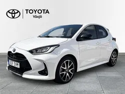 Vit Begagnad 2021 Toyota Yaris Hybrid Style Halvkombi | 219 000 kr (Marknadspris)