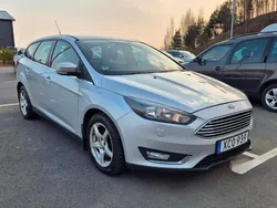 Grå Begagnad 2016 Ford Focus Titanium Kombi | 89 900 kr (Marknadspris)