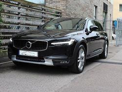 Svart Begagnad 2018 Volvo V90 CC Momentum Kombi | 245 000 kr (Marknadspris)