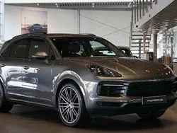 Grå Begagnad 2020 Porsche Cayenne SUV | 695 000 kr