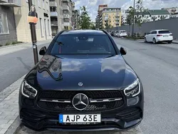 Grå Begagnad 2022 Mercedes GLC300e AMG line SUV | 465 000 kr (Marknadspris)