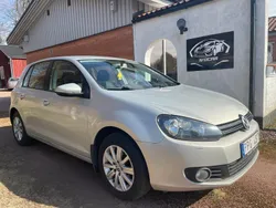 Ljusbrun (brun) Begagnad 2011 VW Golf Halvkombi | 48 900 kr (Marknadspris)