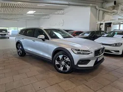 Silver Begagnad 2020 Volvo V60 CC Pro Kombi | 278 500 kr (Marknadspris)