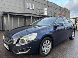 Blå Begagnad 2011 Volvo V60 Momentum Kombi | 99 500 kr (Marknadspris)
