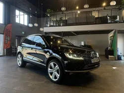 Svart Begagnad 2018 VW Touareg SUV | 250 000 kr