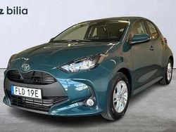 Grön Ny 2025 Toyota Yaris Hybrid Active Halvkombi | 269 900 kr (Marknadspris)