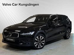 Svart Begagnad 2023 Volvo V60 CC Plus Kombi | 399 900 kr (Marknadspris)