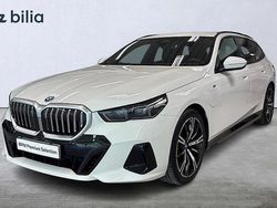 Vit Begagnad 2024 BMW 530e M Sport Kombi | 659 900 kr (Marknadspris)