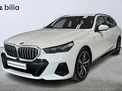 Vit Begagnad 2024 BMW 530e M Sport Kombi | 709 900 kr (Marknadspris)