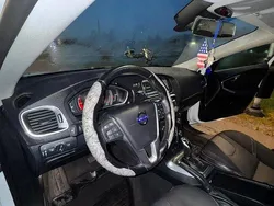 Vit Begagnad 2014 Volvo V40 Momentum Kombi | 129 000 kr (Marknadspris)