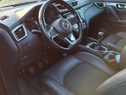 Svart Begagnad 2019 Nissan Qashqai SUV | 170 000 kr (Marknadspris)