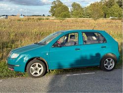 Grön Begagnad 2002 Skoda Fabia Halvkombi | 20 000 kr (Marknadspris)