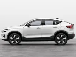 Vit Begagnad 2023 Volvo EC40 Plus SUV | 567 900 kr (Marknadspris)