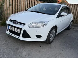 Vit Begagnad 2014 Ford Focus Trend Halvkombi | 64 500 kr (Superpris)
