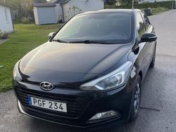 Svart Begagnad 2018 Hyundai i20 Premium Halvkombi | 105 000 kr (Marknadspris)